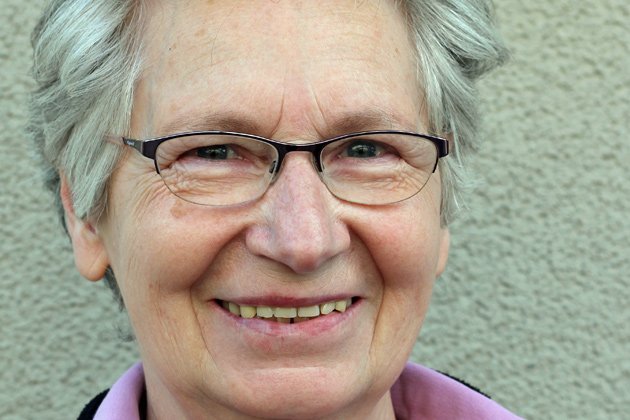 Das Bild zeigt ein Portrait von Jutta Brambach